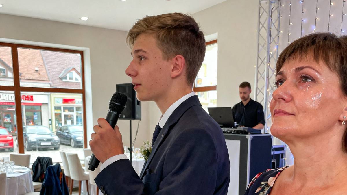 Babcia Weronika i mikrofon, po którym sala zamilkła